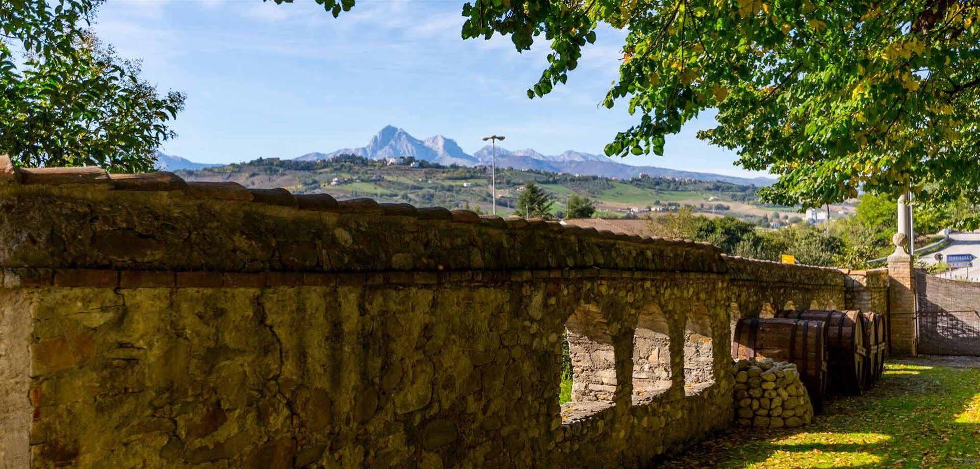 Corte Dei Tini Villa Vomano Exterior photo